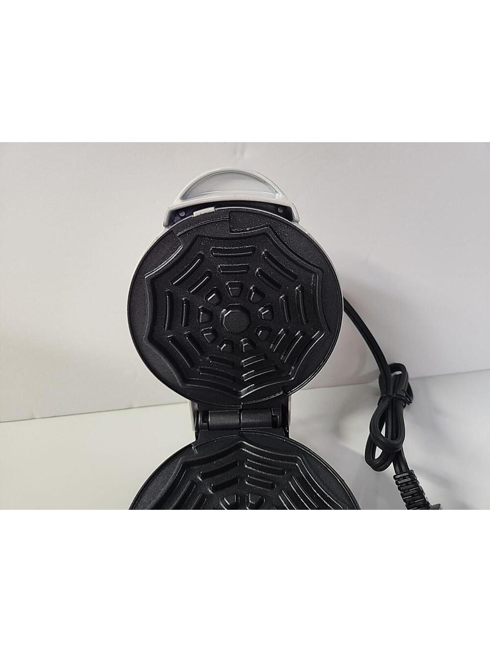 Spiderweb Mini Waffle Maker - Picture 6 of 8